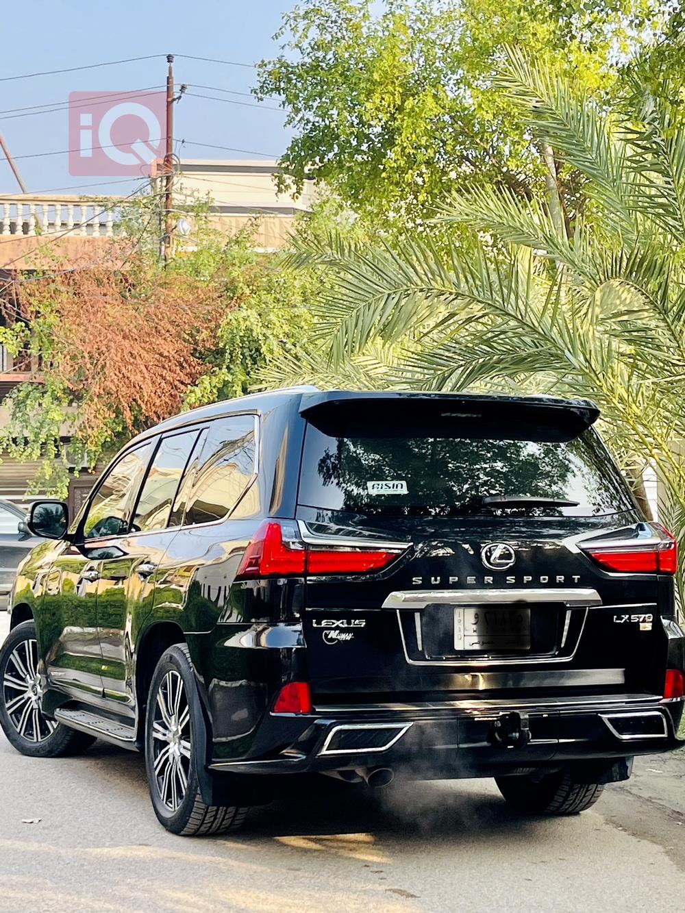 لێکزس LX